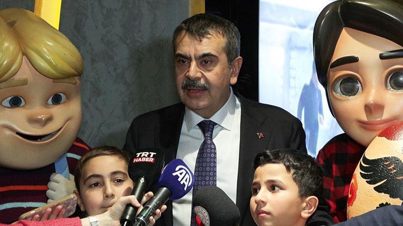 Milli Eğitim Bakanı Tekin, çocuklarla ‘Rafadan Tayfa’ filmini izledi