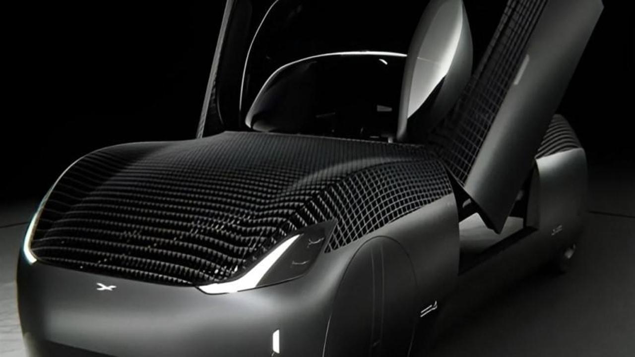 Geleceğin ulaşımı başladı mı? İlk kez bir otomobil başarıyla uçtu…