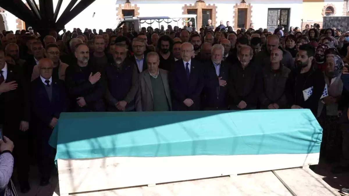 Kılıçdaroğlu, Kuzeni Hüseyin Karabulut’un Cenaze Törenine Katıldı