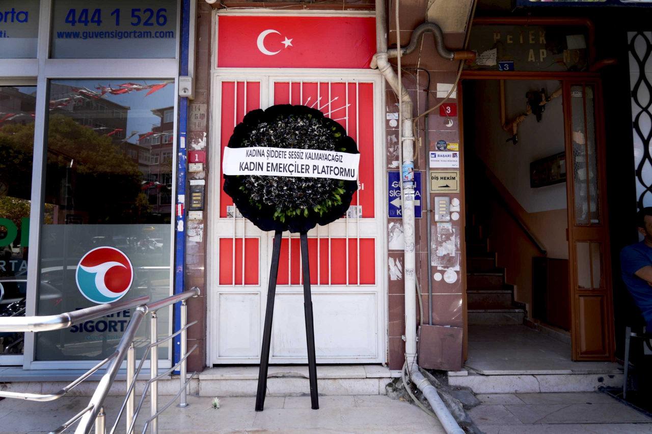 Kadın Emekçileri Platformu’ndan CHP’ye siyah çelenk
