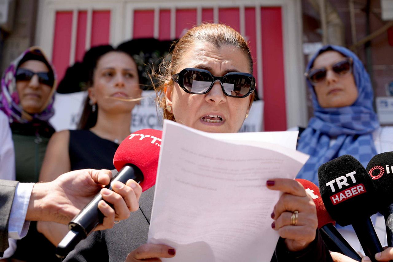 Kadın Emekçileri Platformu’ndan CHP’ye siyah çelenk