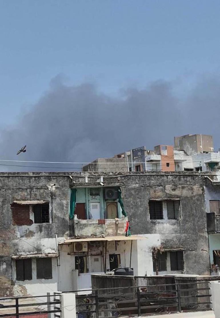Hindistan'da yolcu uçağı düştü