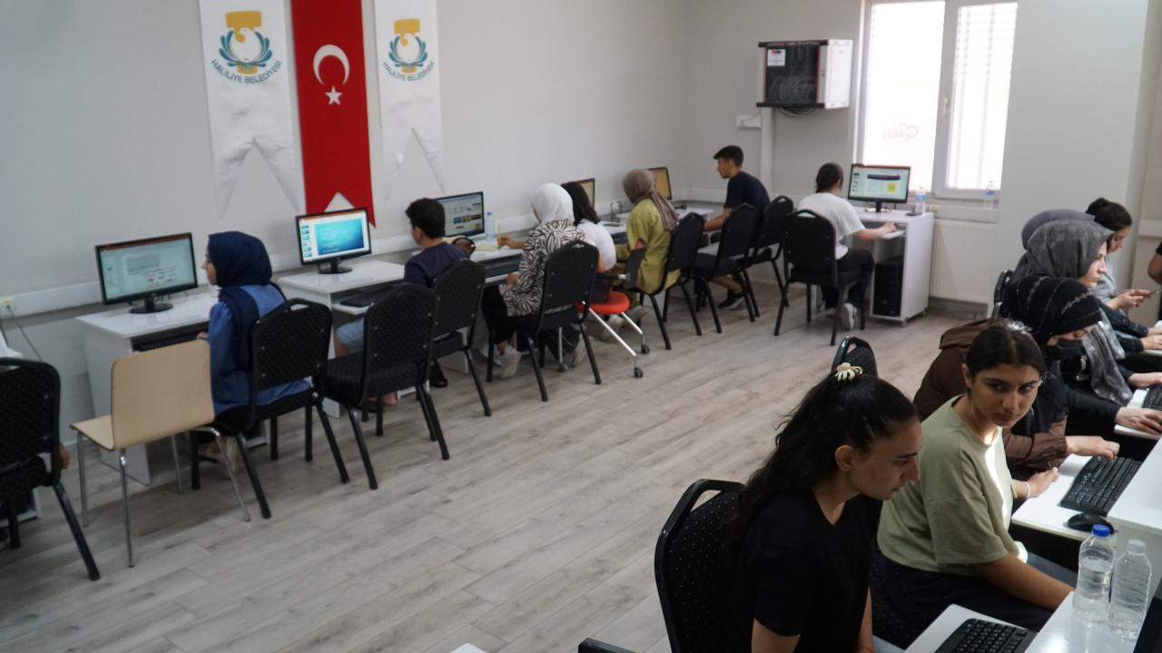 Haliliye Belediyesi'nden YKS tercih desteği