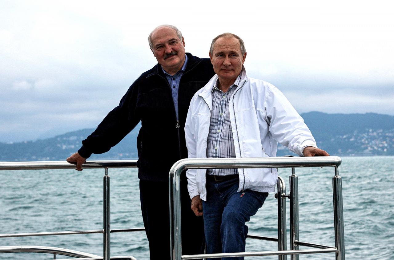 Trump'tan, Putin'e en yakın ülke liderine sürpriz çağrı
