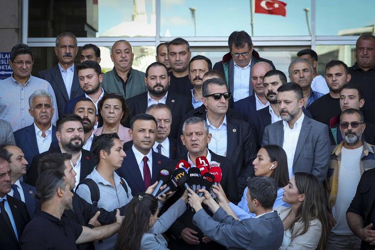 Özgür Özel İstanbul Adalet Sarayı önünde açıklama yaptı