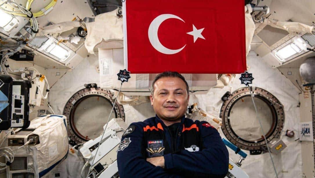 Eski NASA yöneticisinden TEKNOFEST övgüsü! 'Türkiye'nin geleceğini güvence altına alıyor!'