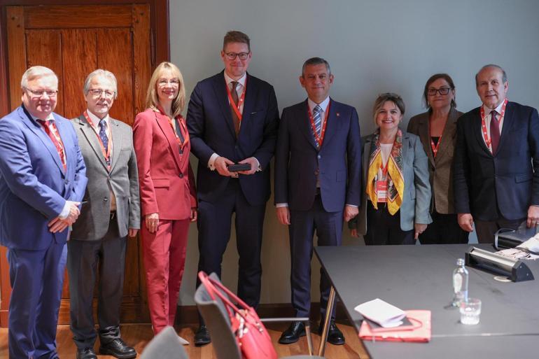 Özgür Özel, Hollanda'da Avrupa Sosyalist Partisi kongresine katıldı