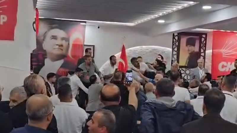 Hatay’da CHP ilçe kongresinde partililer kavga etti