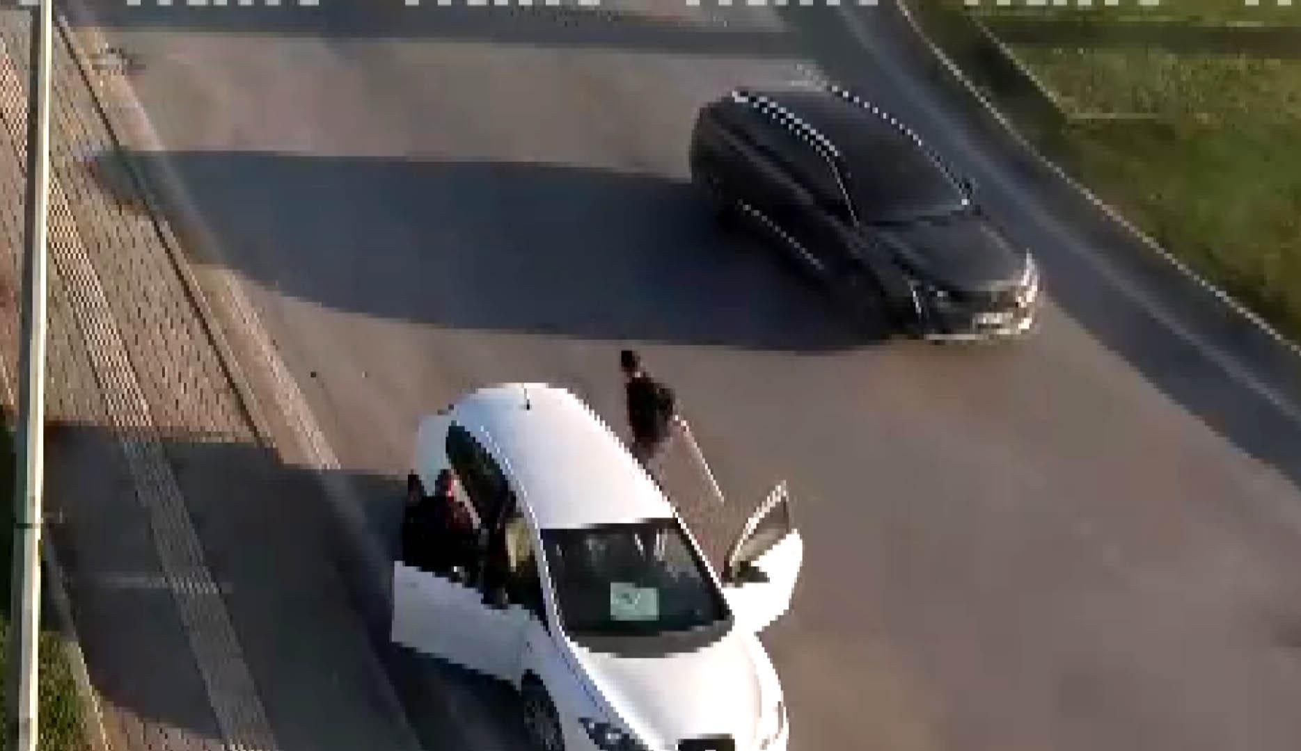 Kendisini durduran polise sopayla saldıran sürücü tutuklandı