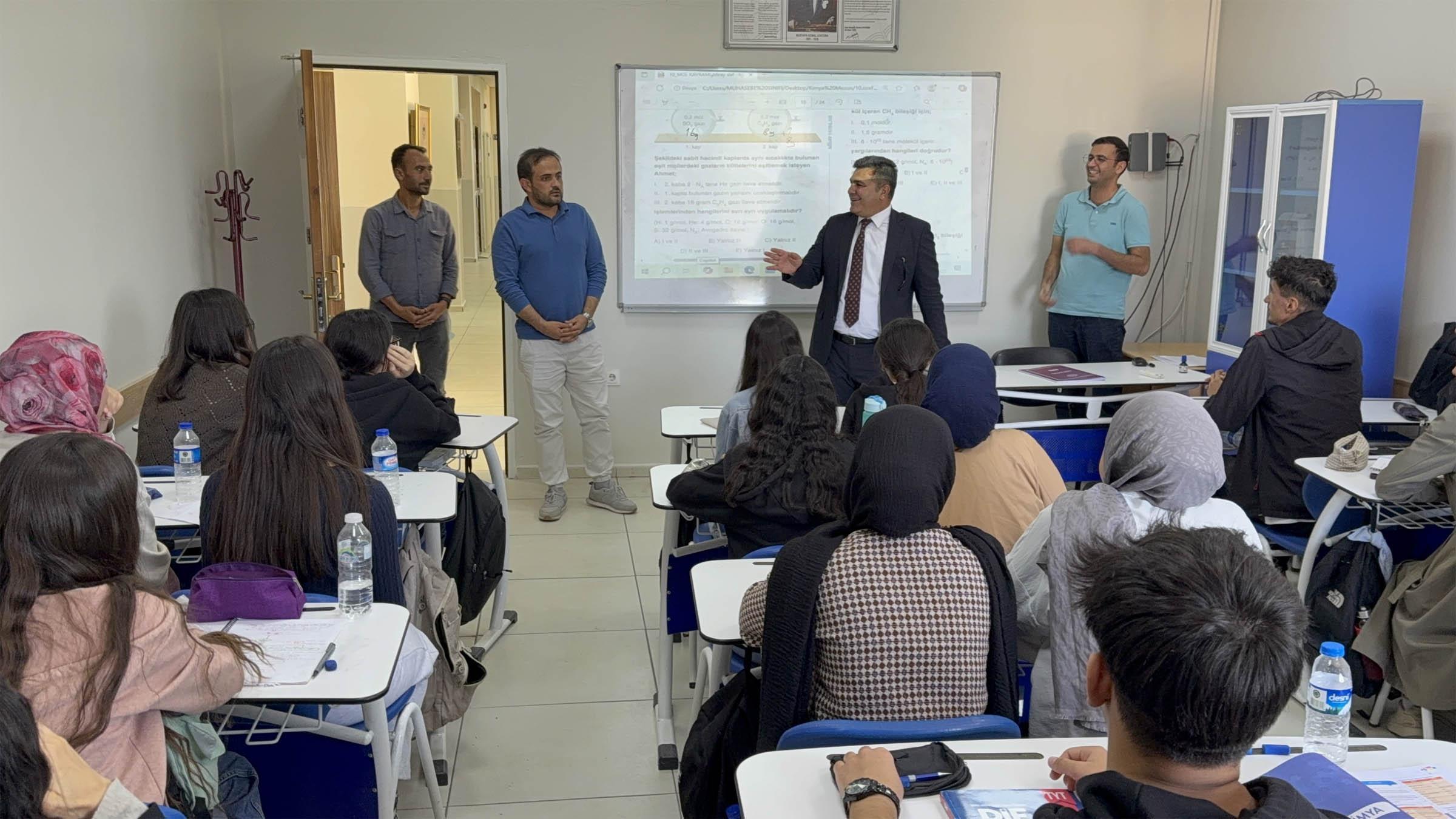 Midyat’ta mezun gençlere ücretsiz üniversite hazırlık kursu