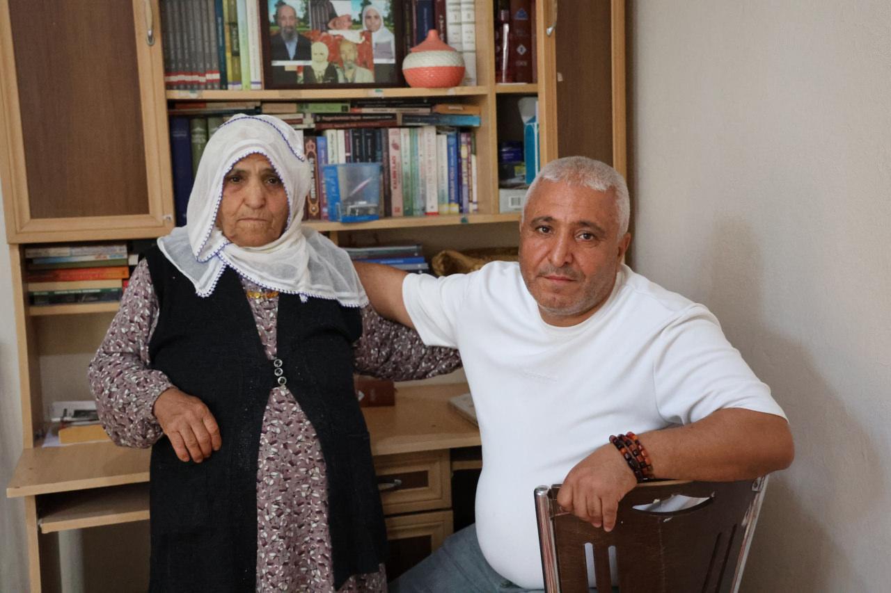 Diyarbakır'da 20 yıldır simit satan adam 49 yaşında atandı