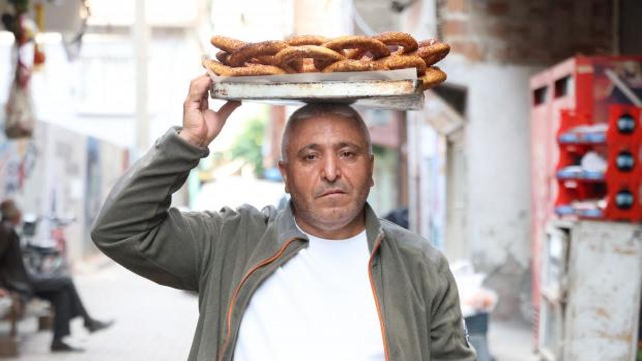 Diyarbakır’da 20 yıldır simit satan adam 49 yaşında atandı