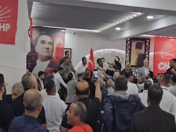 Hatay'da CHP ilçe kongresinde partililer kavga etti