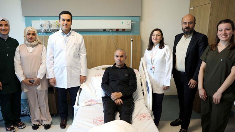 Bilinç açıkken yapılan ameliyat 3,5 saat sürdü; hastanın beynindeki kitle alındı