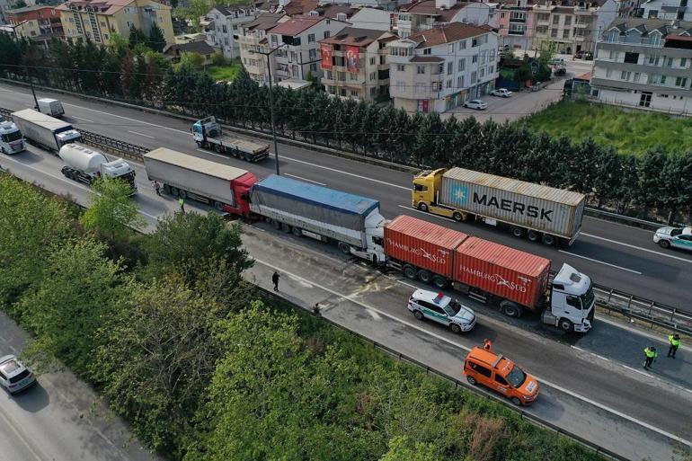 TEM’de 6 TIR zincirleme kazaya karıştı; Ankara yönünde ulaşım aksadı