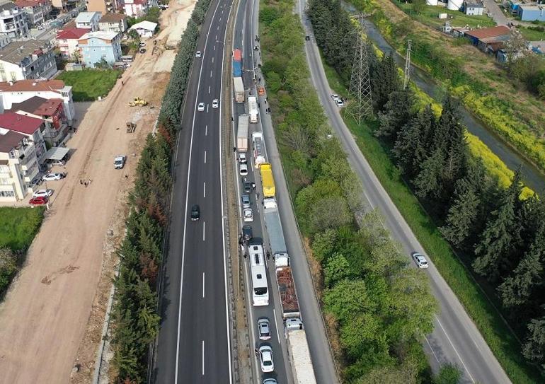 TEM’de 6 TIR zincirleme kazaya karıştı; Ankara yönünde ulaşım aksadı