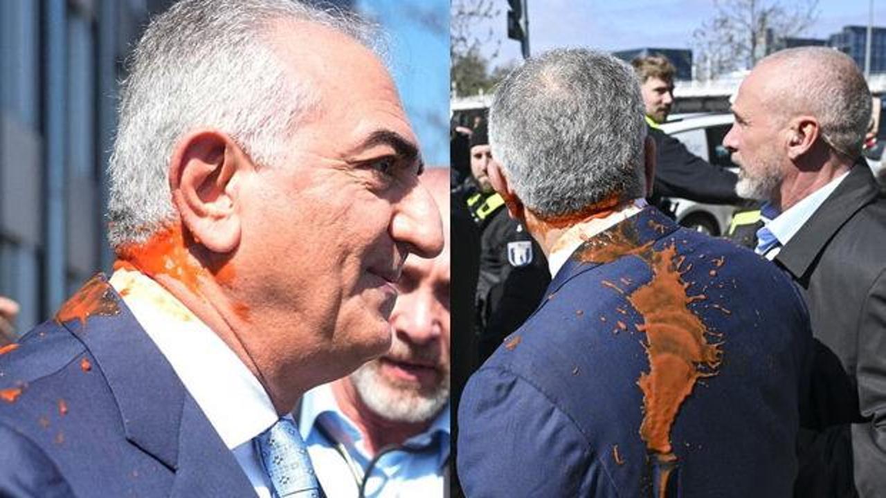 Rıza Pehlevi’ye kırmızı sıvı atıldı