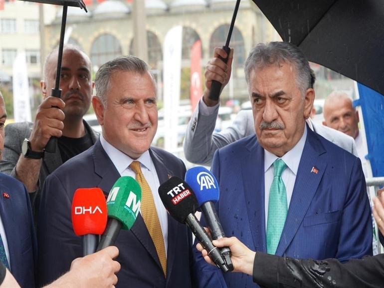 Bakan Bak, memleketi Rize'de geleneksel bayramlaşma törenine katıldı