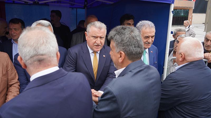 Bakan Bak, memleketi Rize’de geleneksel bayramlaşma törenine katıldı