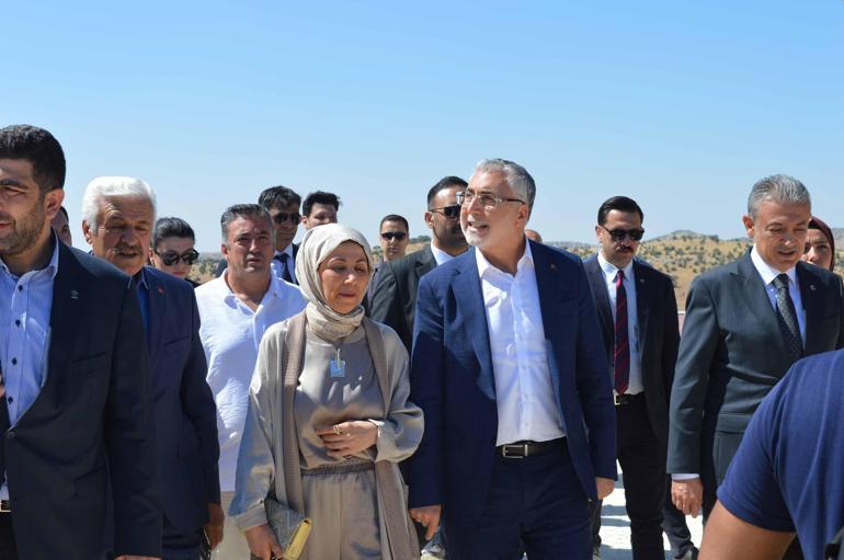 Bakan Işıkhan: Türkiye Yüzyılı'nın en güçlü sermayesi, iyi yetişmiş gençler olacaktır