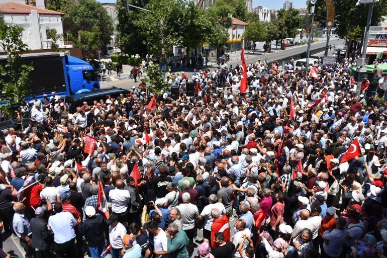 Özgür Özel: En son bir kişi kalsak da biz bu yoldan dönmeyiz