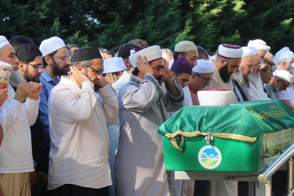 Vefat eden hafızın cenaze namazını imam olan babası kıldırdı