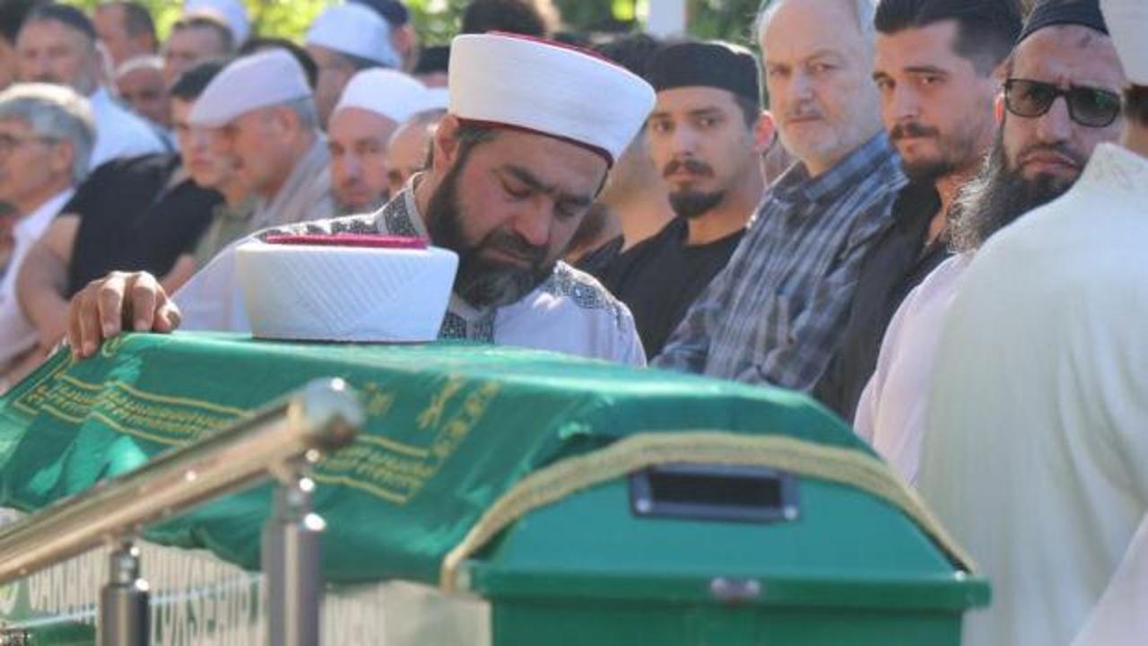 Vefat eden hafızın cenaze namazını imam olan babası kıldırdı