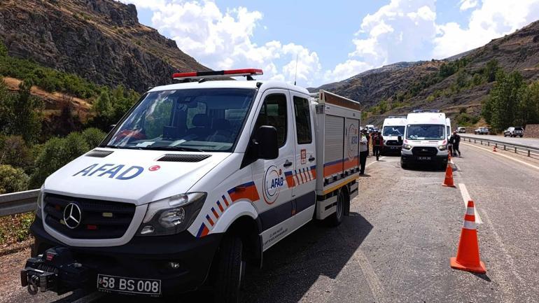 Sivas'ta yolcu minibüsü uçuruma devrildi: 4 ölü, 10 yaralı
