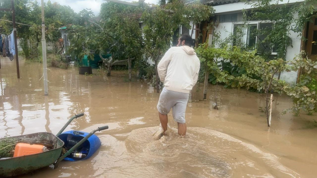 Mudanya'da sağanak sonrası göle döndü