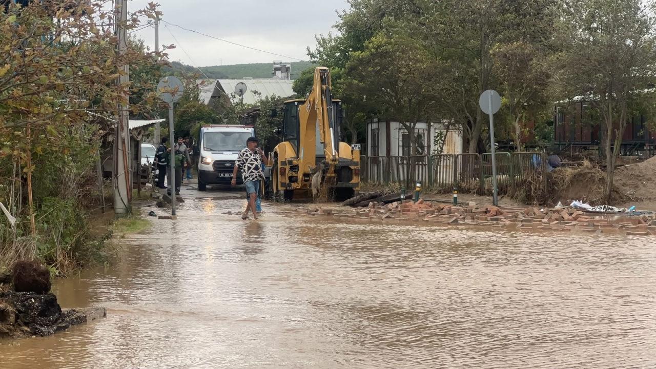 Mudanya'da sağanak sonrası göle döndü