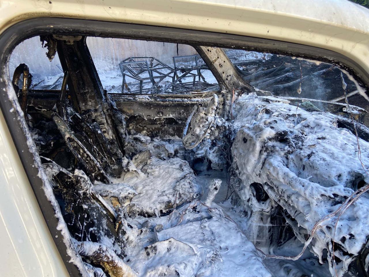 Balıkesir'de arazide çıkan yangın, otomobile sıçradı